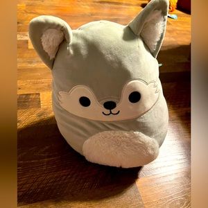 Oakley the sage green wolf squishmallow